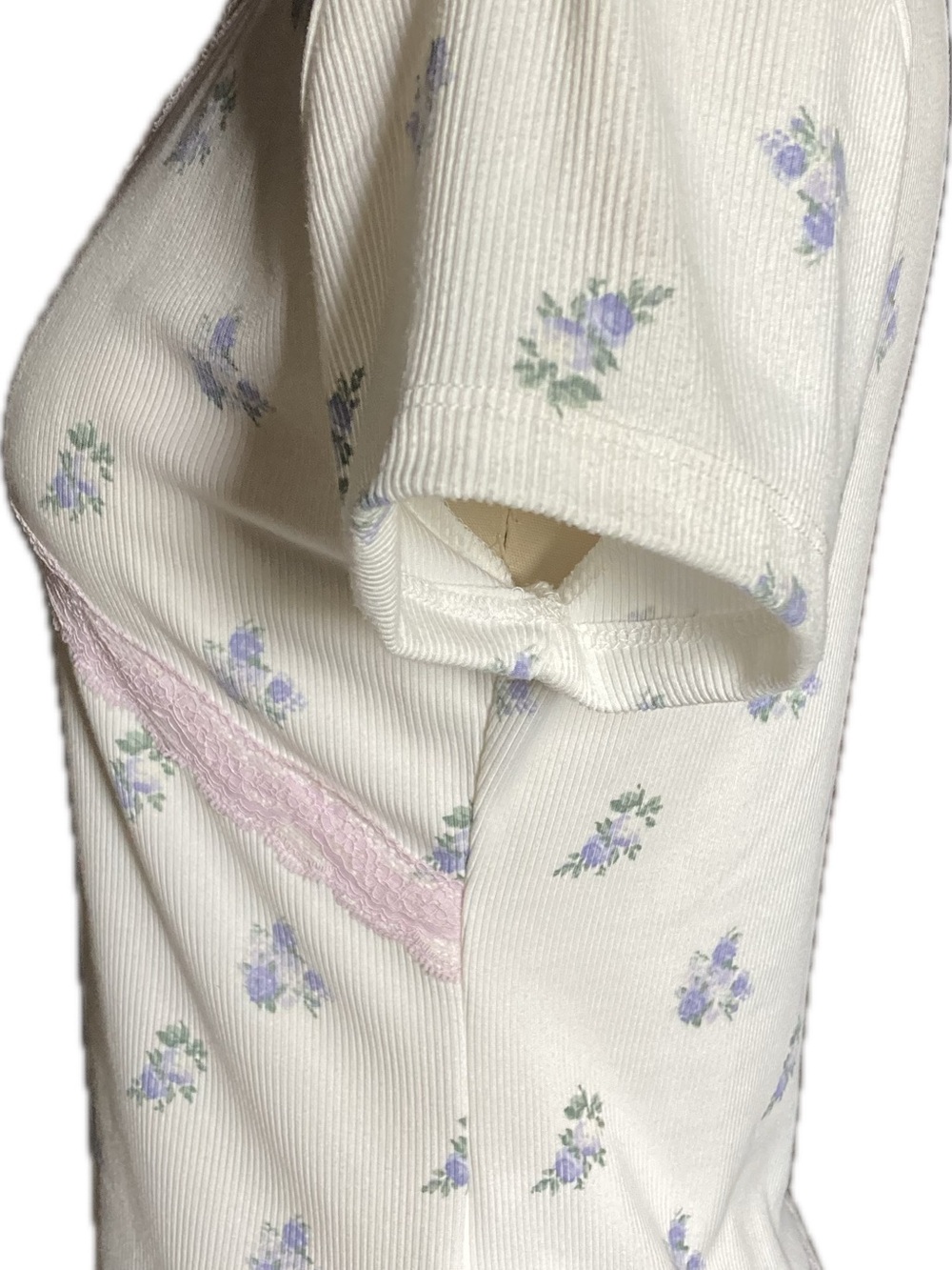 White Floral Lace-Trim Crop Top in Soft Lilac - Picture 2 of 3